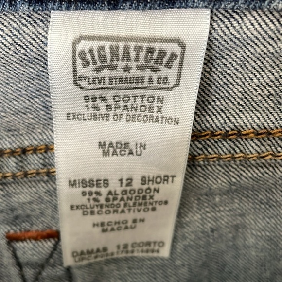 LEVI’S SIGNATURE Women’s 12 Short Low Rise Boot Cut  Jeans Y2K Classic Denim - Picture 5 of 11